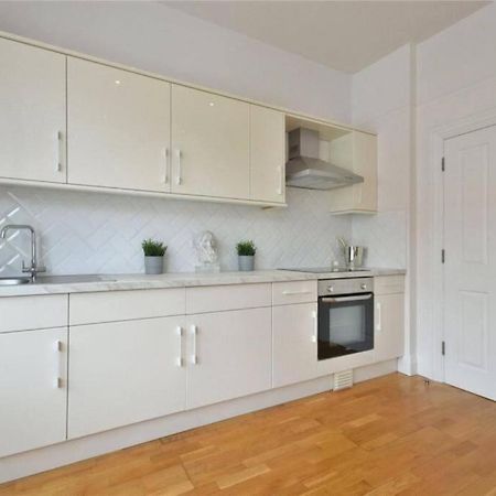 Luxury 3 Bed Apartment - Huge Outdoor Terrace & Amazing Transport Links London Bagian luar foto