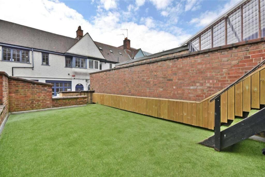 Luxury 3 Bed Apartment - Huge Outdoor Terrace & Amazing Transport Links London Bagian luar foto