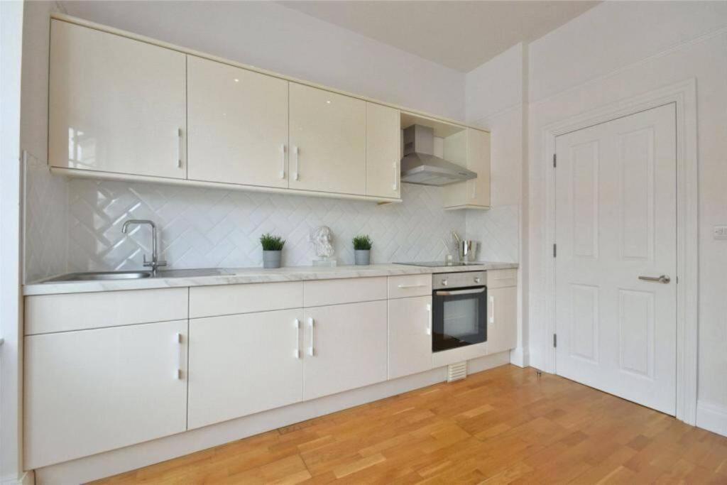 Luxury 3 Bed Apartment - Huge Outdoor Terrace & Amazing Transport Links London Bagian luar foto