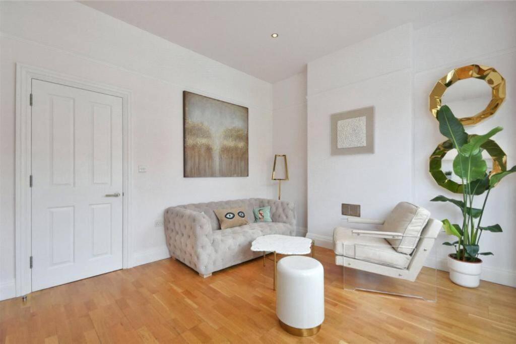 Luxury 3 Bed Apartment - Huge Outdoor Terrace & Amazing Transport Links London Bagian luar foto