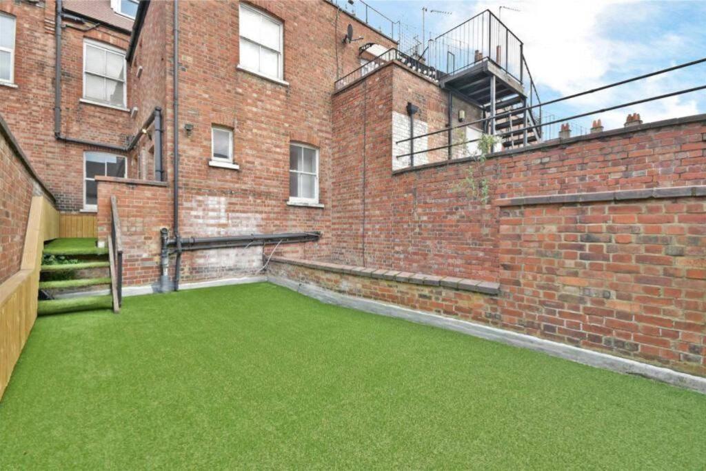 Luxury 3 Bed Apartment - Huge Outdoor Terrace & Amazing Transport Links London Bagian luar foto